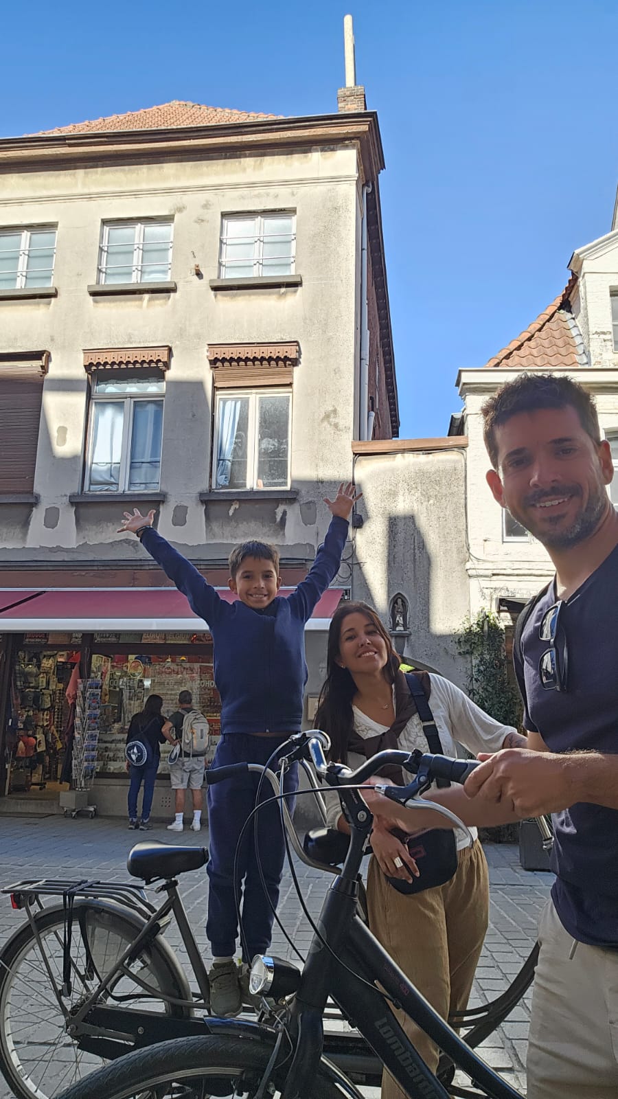 Laura y su familia durante el viaje