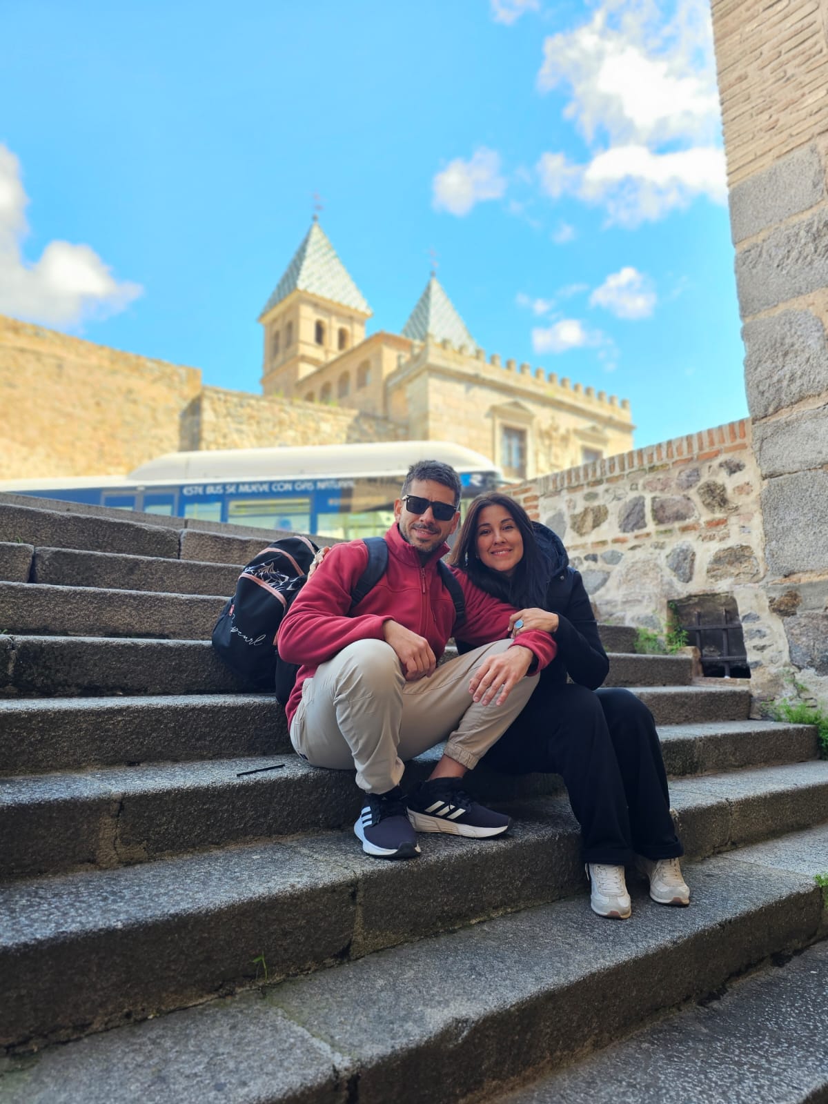 Laura y su pareja durante el viaje